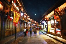 餐饮行业就是勤行，百年老店百年忙，稍微懈怠就站一旁。一年、十年、三十年不松劲就形成了核心竞争力，只要劲一松，立马就下去，不松劲就是核心竞