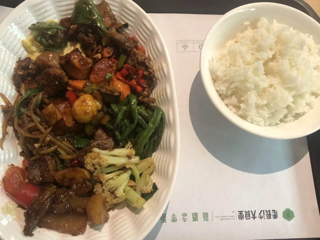 120平日4万，“快+正”餐成全新模式？【重庆火锅底料批发商城】