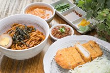 吃葱油拌面的哲学?【重庆火锅底料厂家排名】
